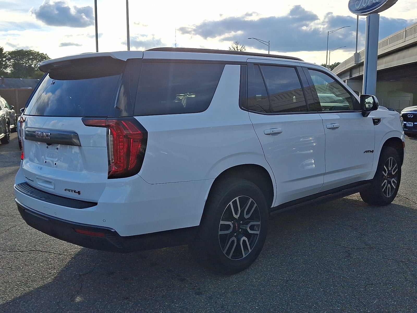 2021 GMC Yukon 4WD AT4