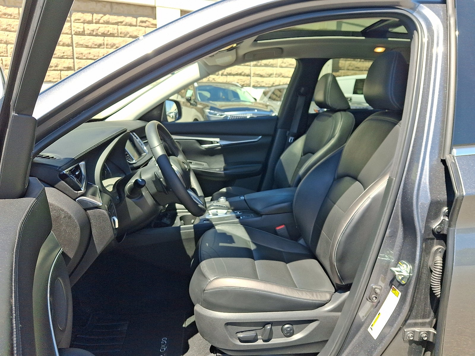 2023 INFINITI QX50 LUXE
