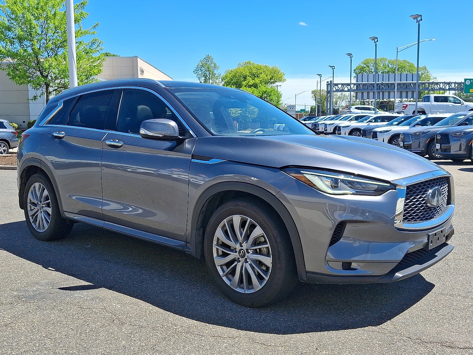 2023 INFINITI QX50 LUXE