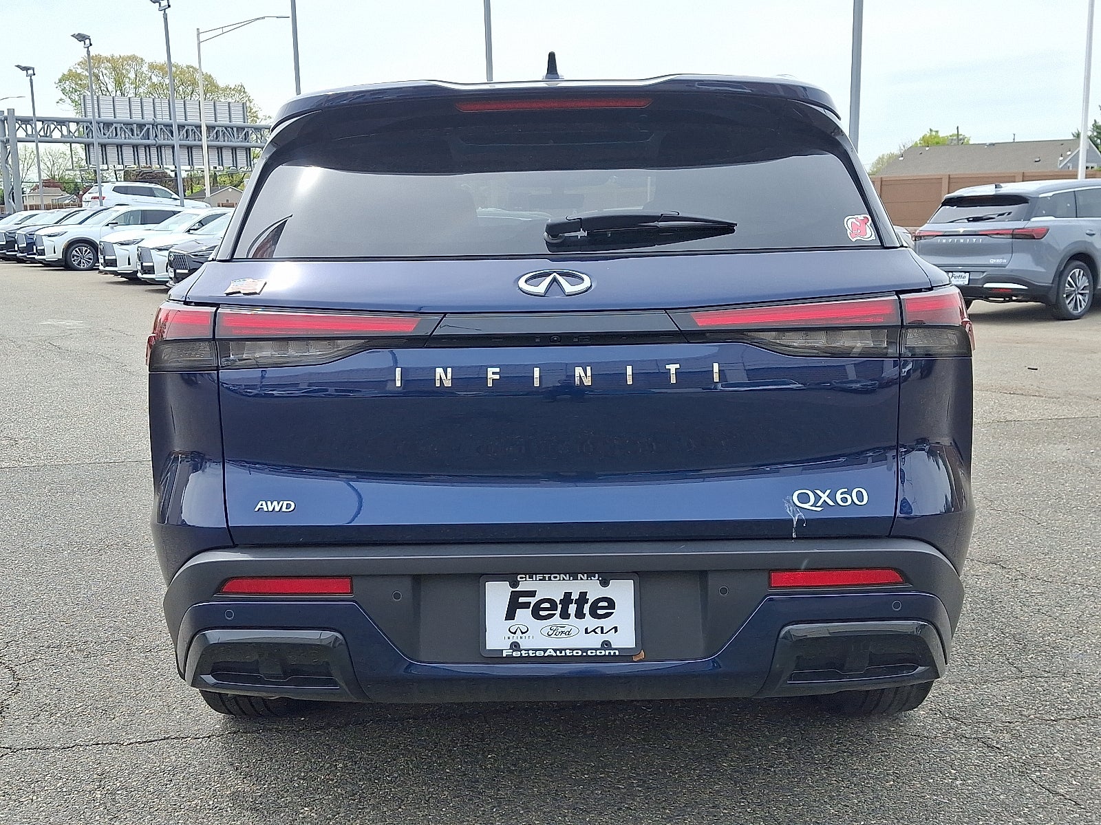 2025 INFINITI QX60 LUXE