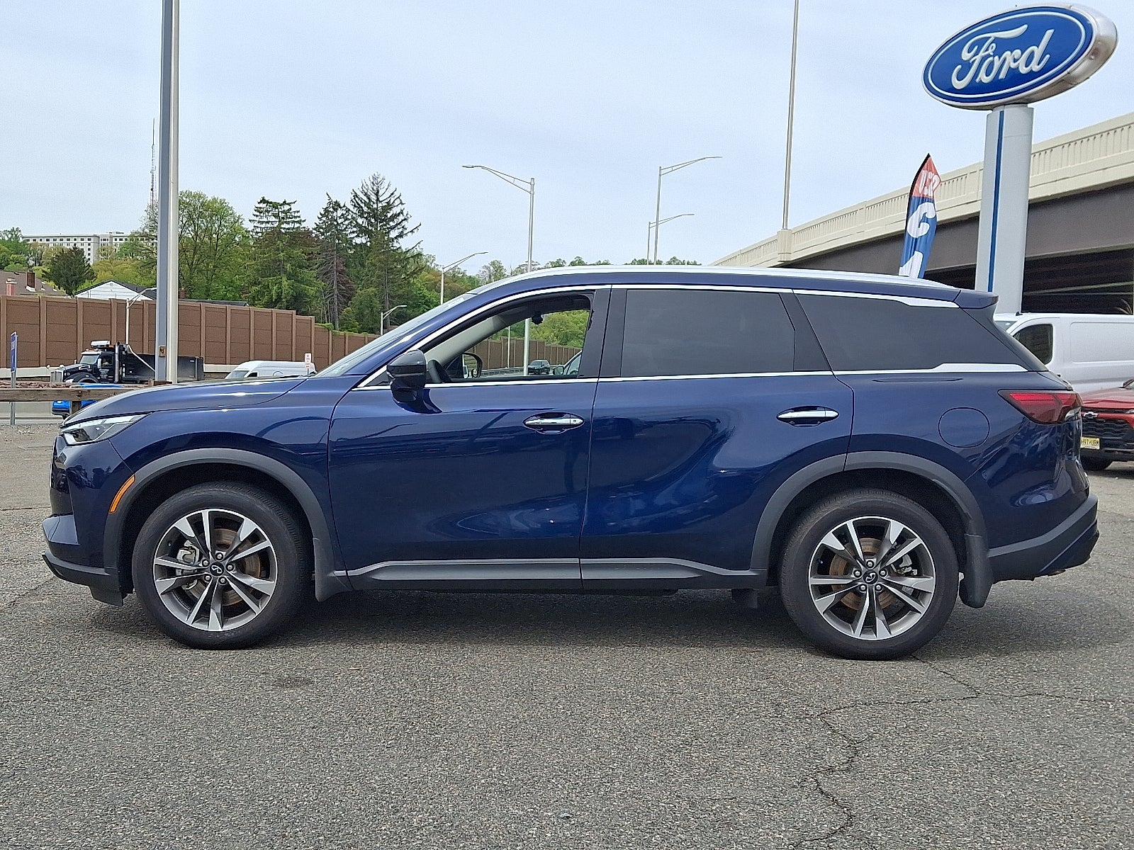 2025 INFINITI QX60 LUXE