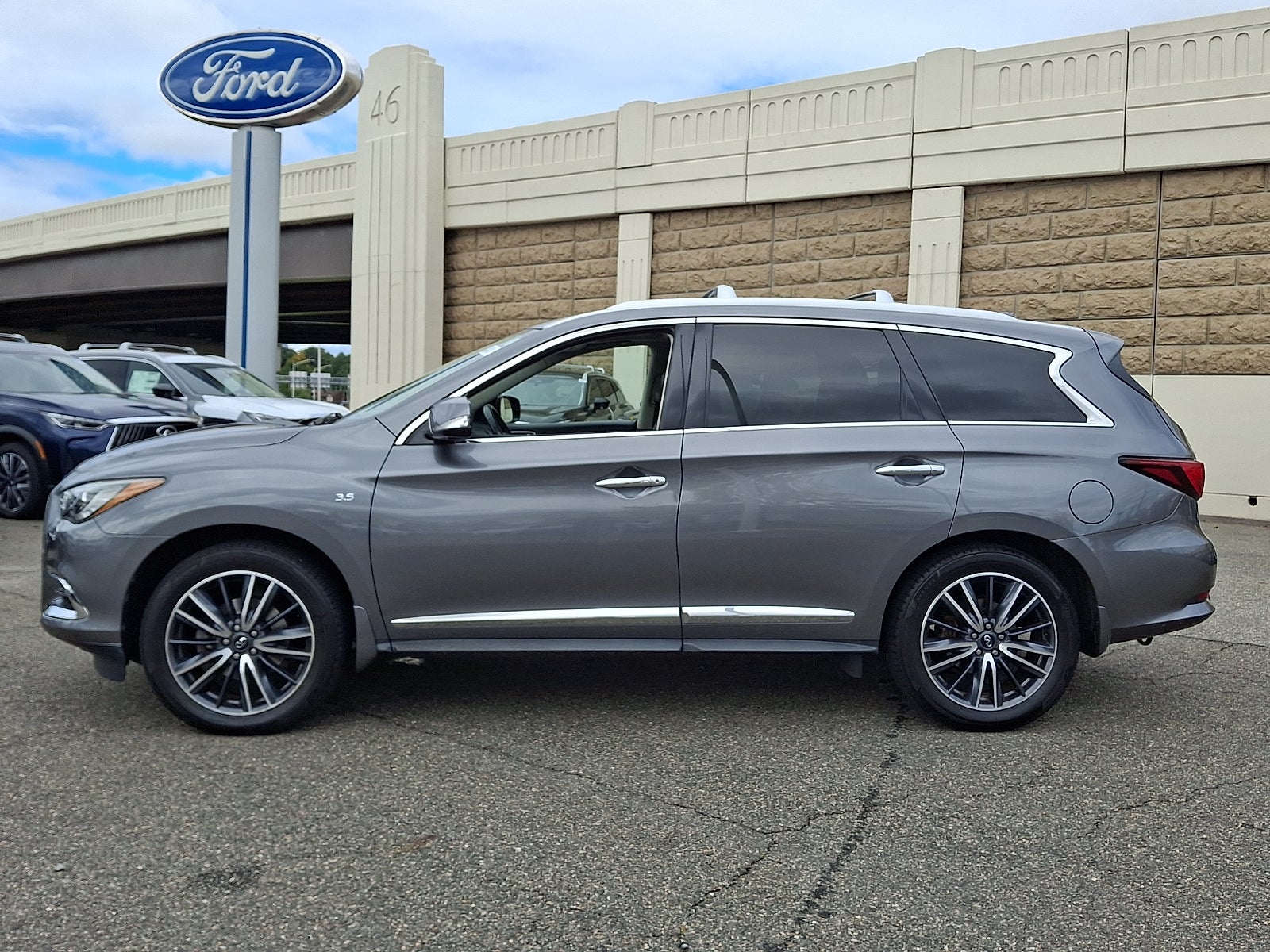 2019 INFINITI QX60 LUXE