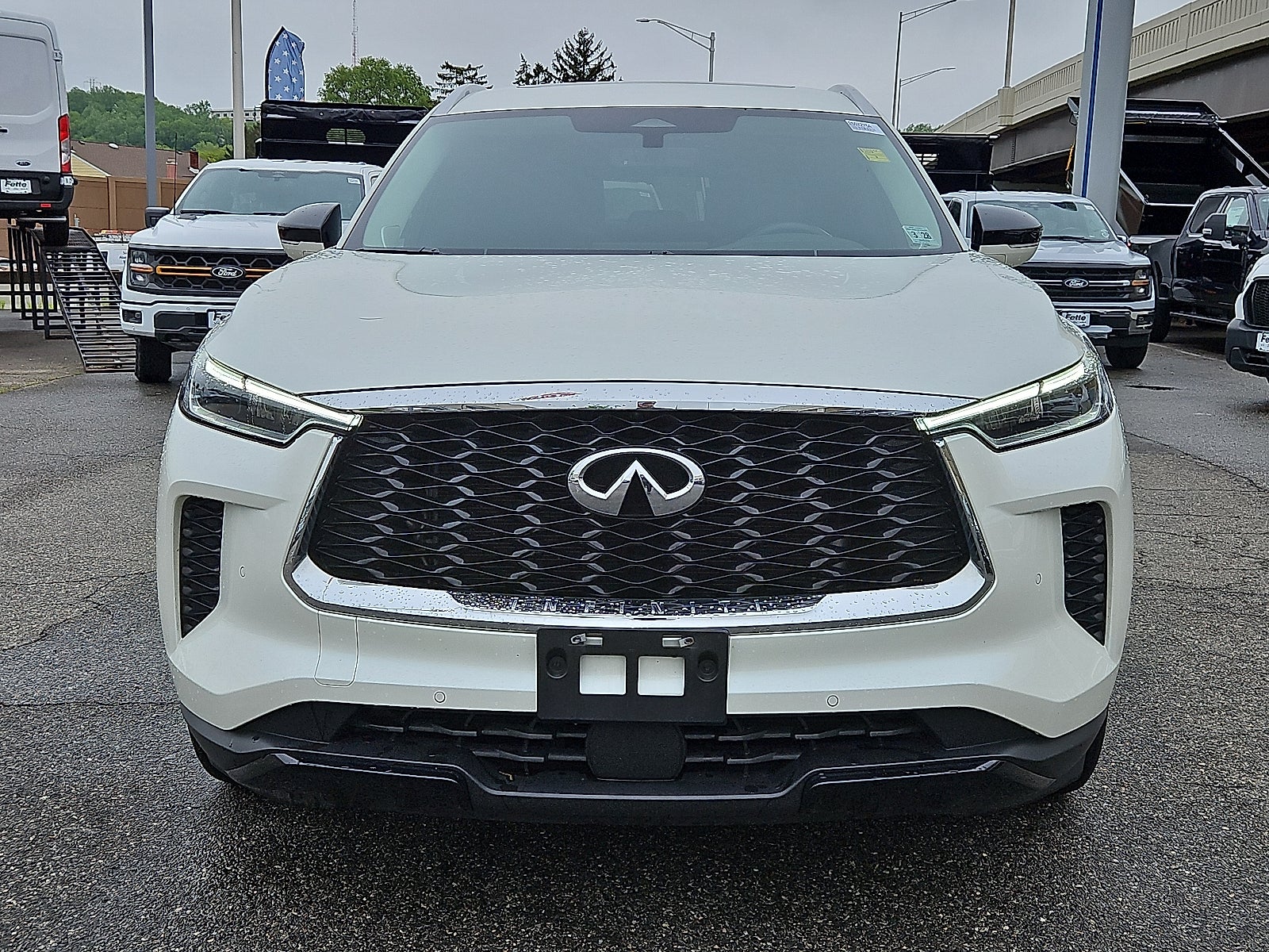 2023 INFINITI QX60 LUXE
