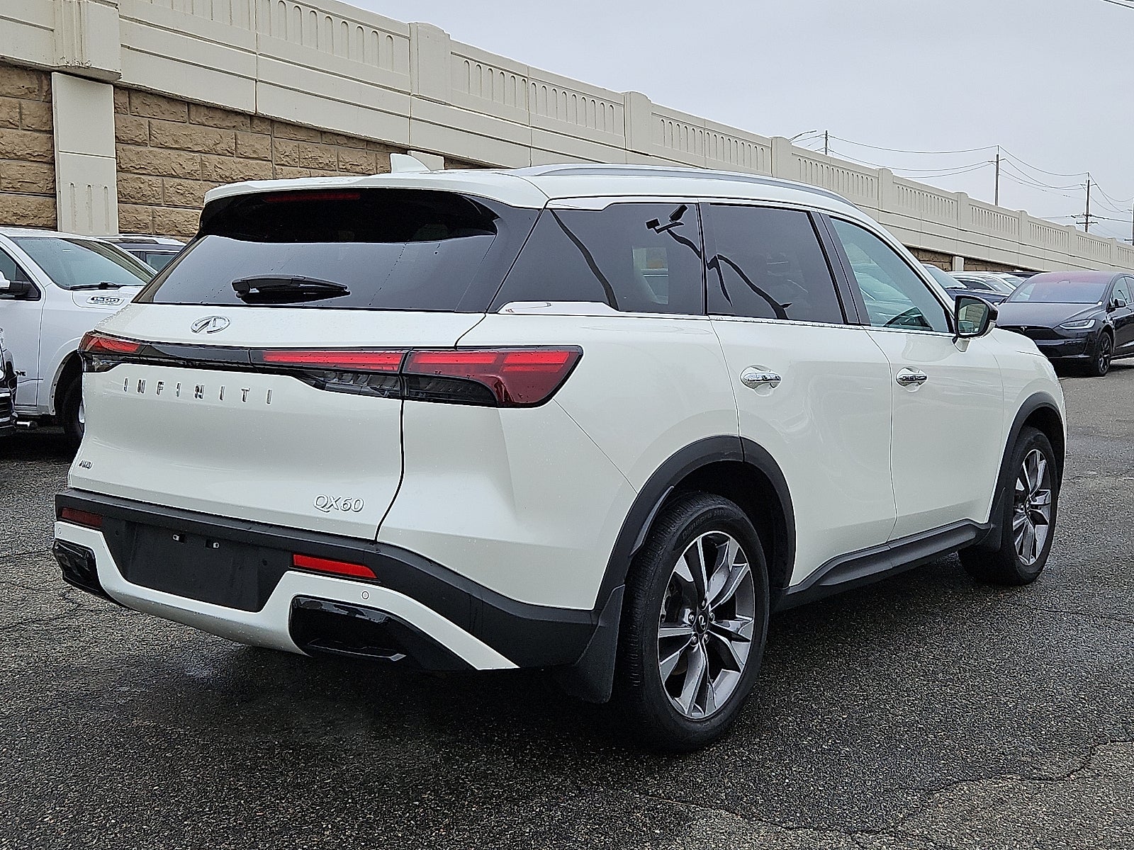 2023 INFINITI QX60 LUXE