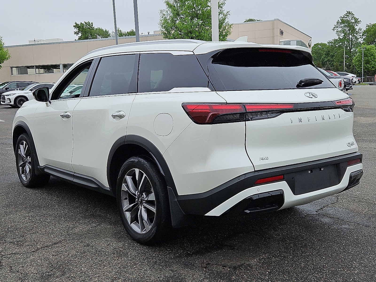 2023 INFINITI QX60 LUXE