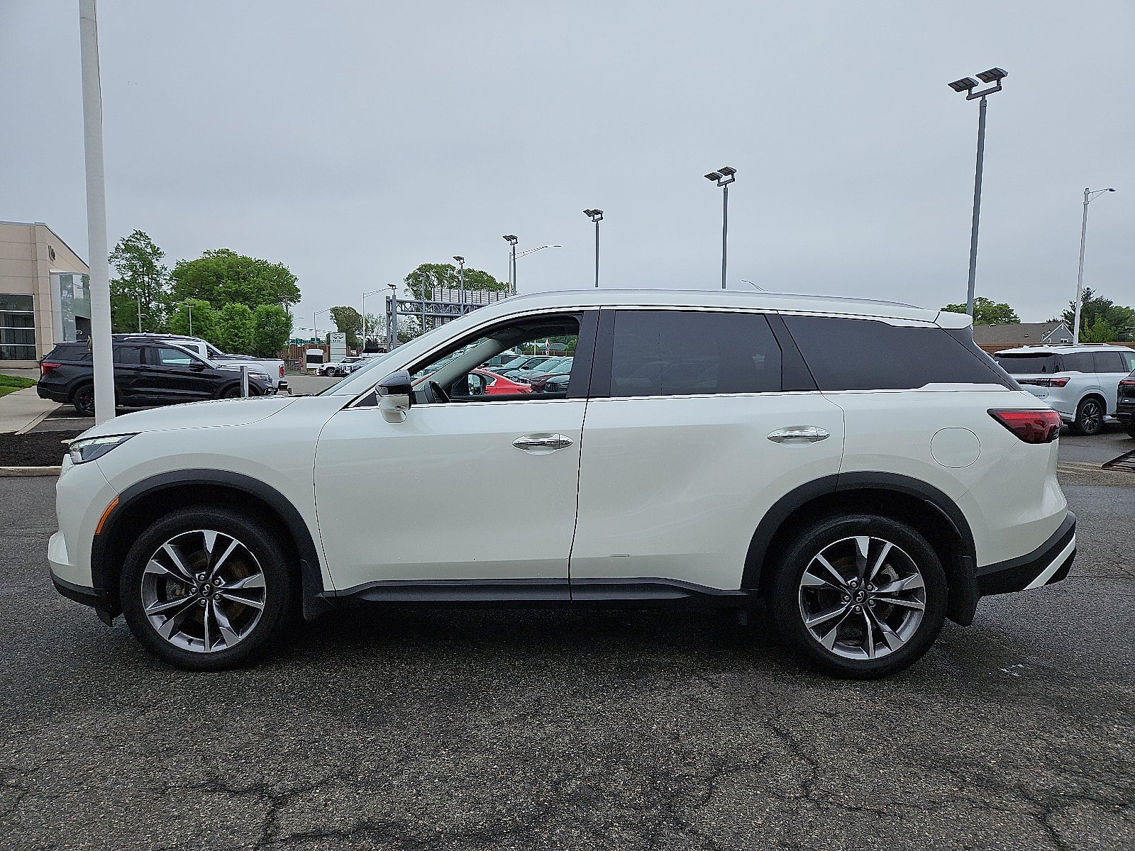 2023 INFINITI QX60 LUXE