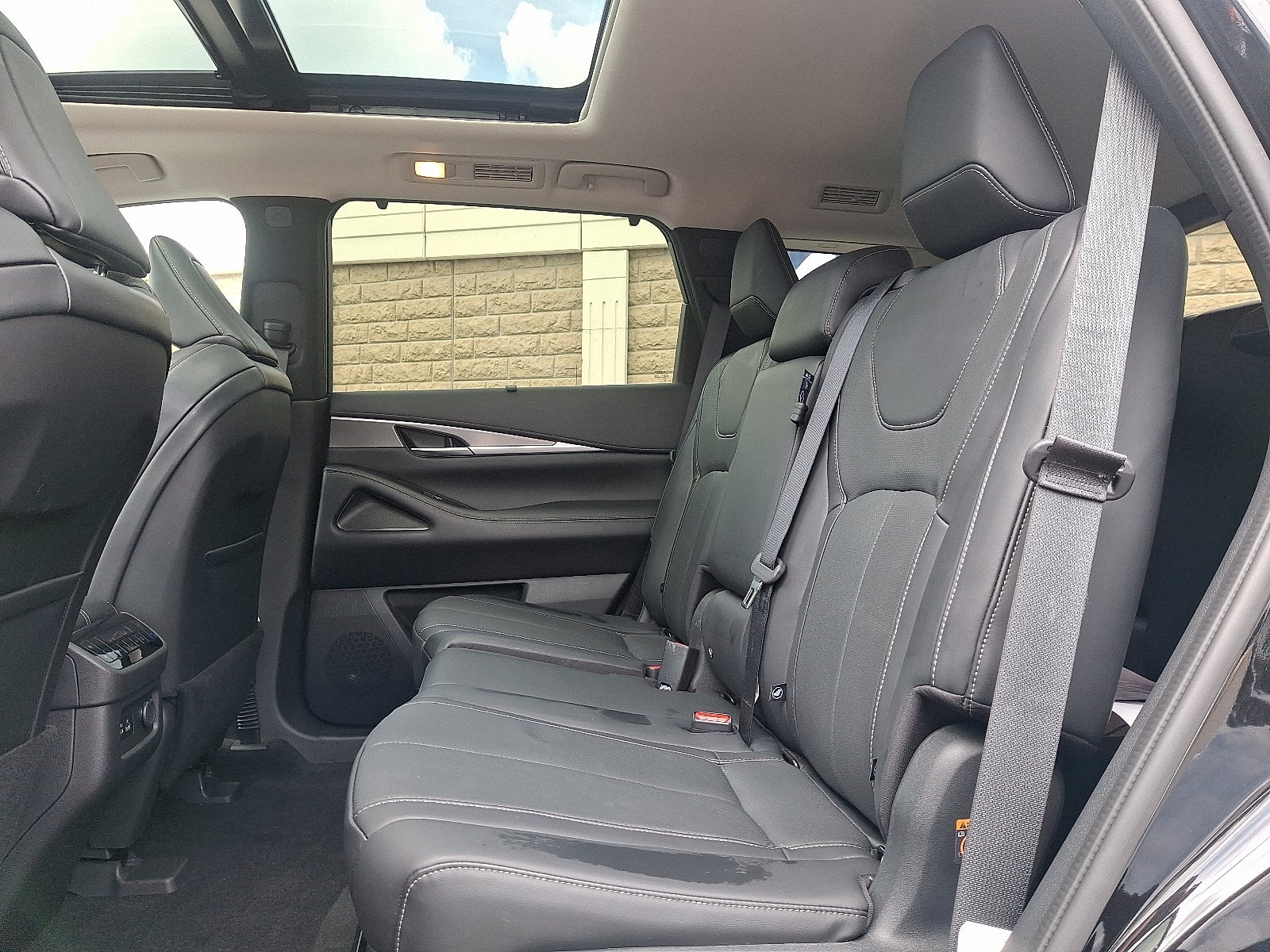 2022 INFINITI QX60 LUXE