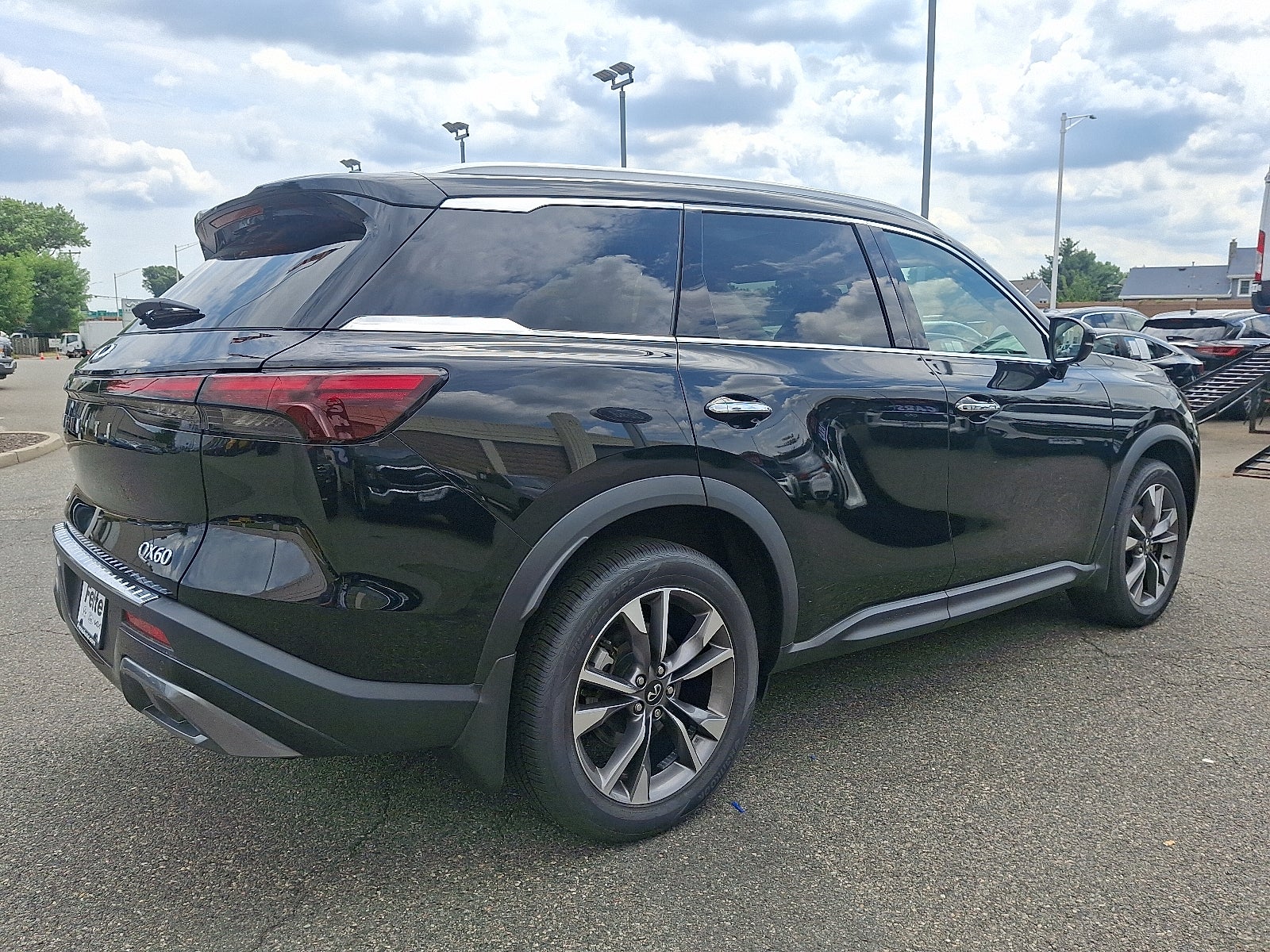 2022 INFINITI QX60 LUXE