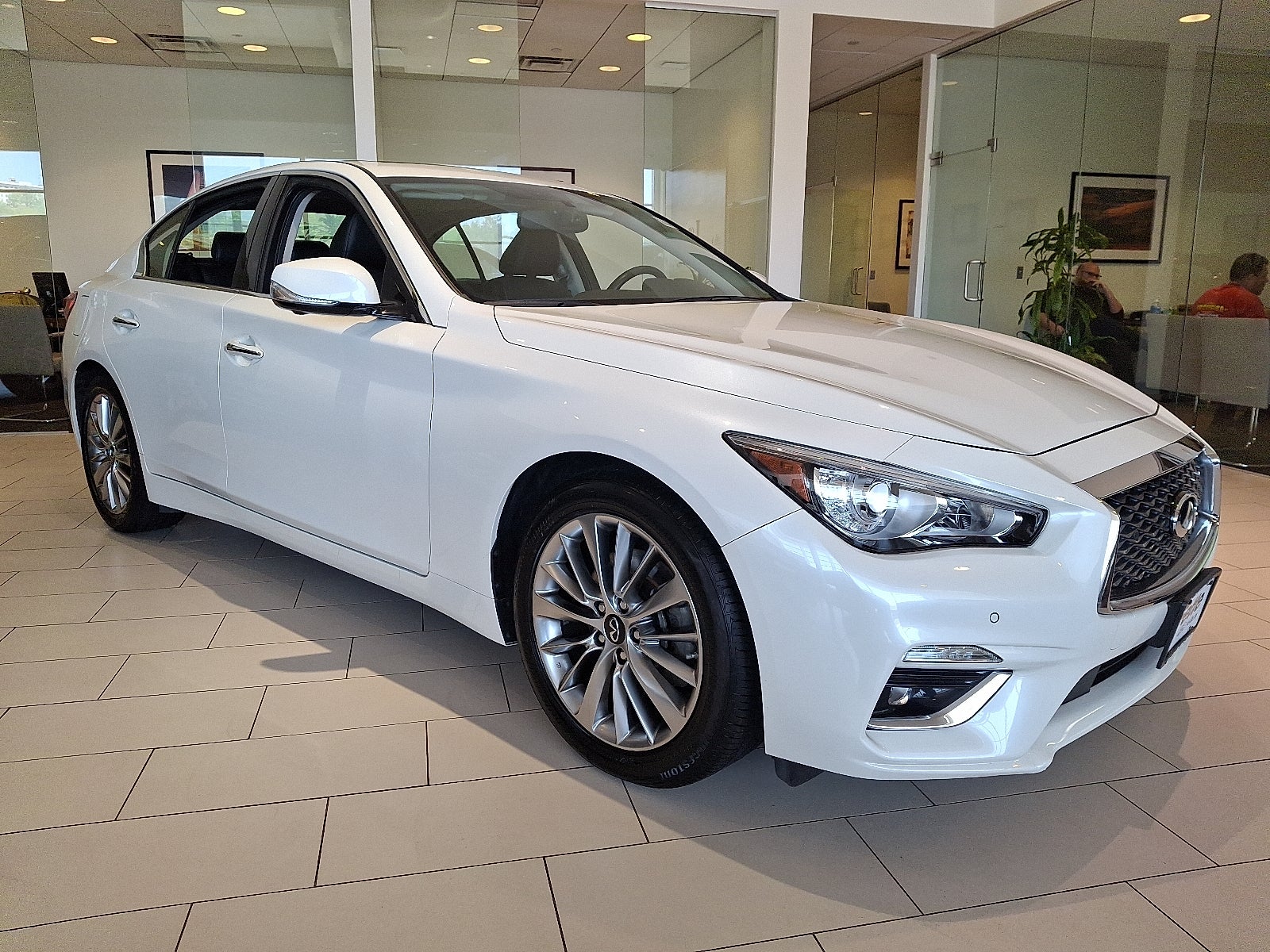 2023 INFINITI Q50 LUXE