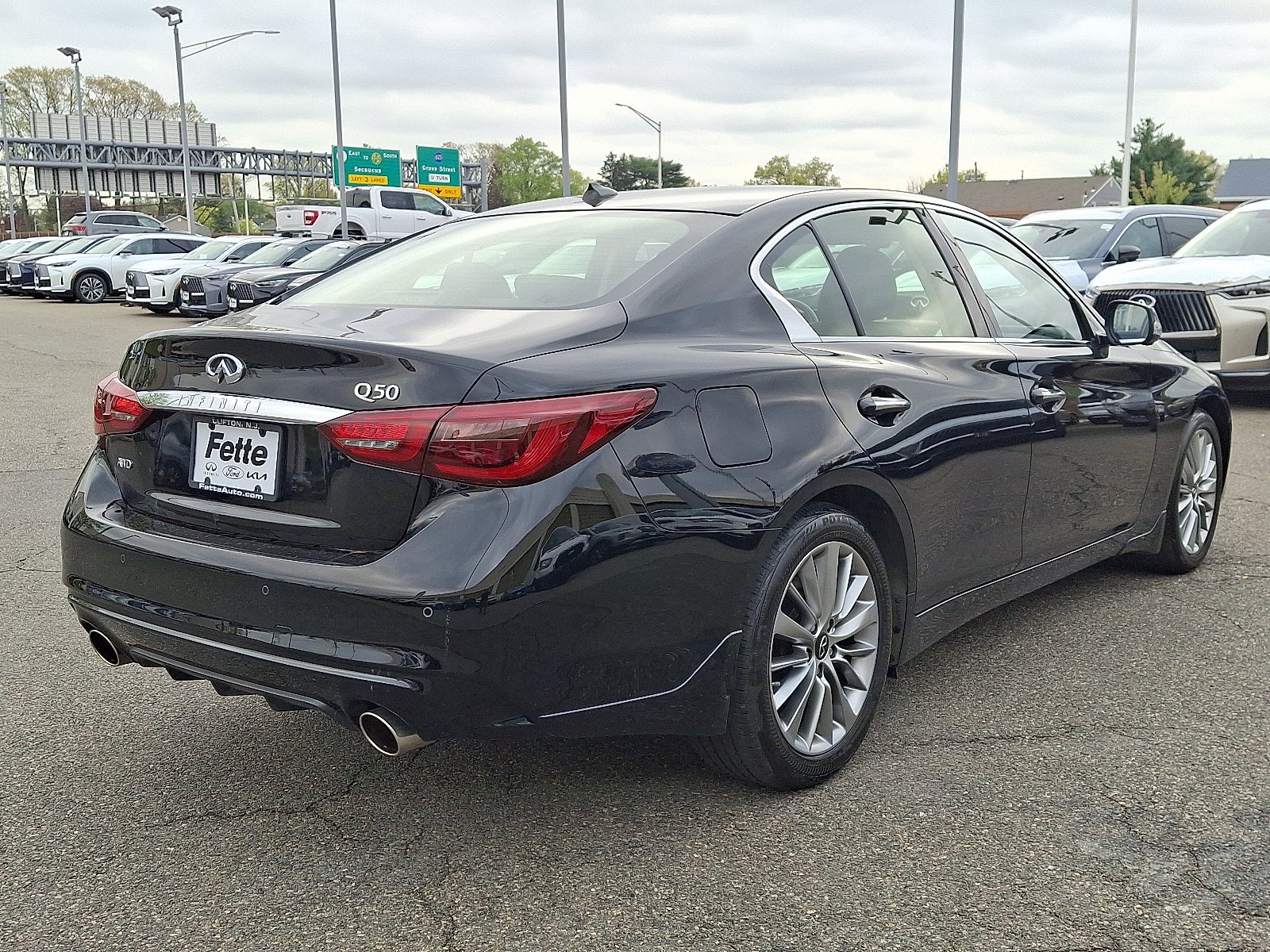 2023 INFINITI Q50 LUXE
