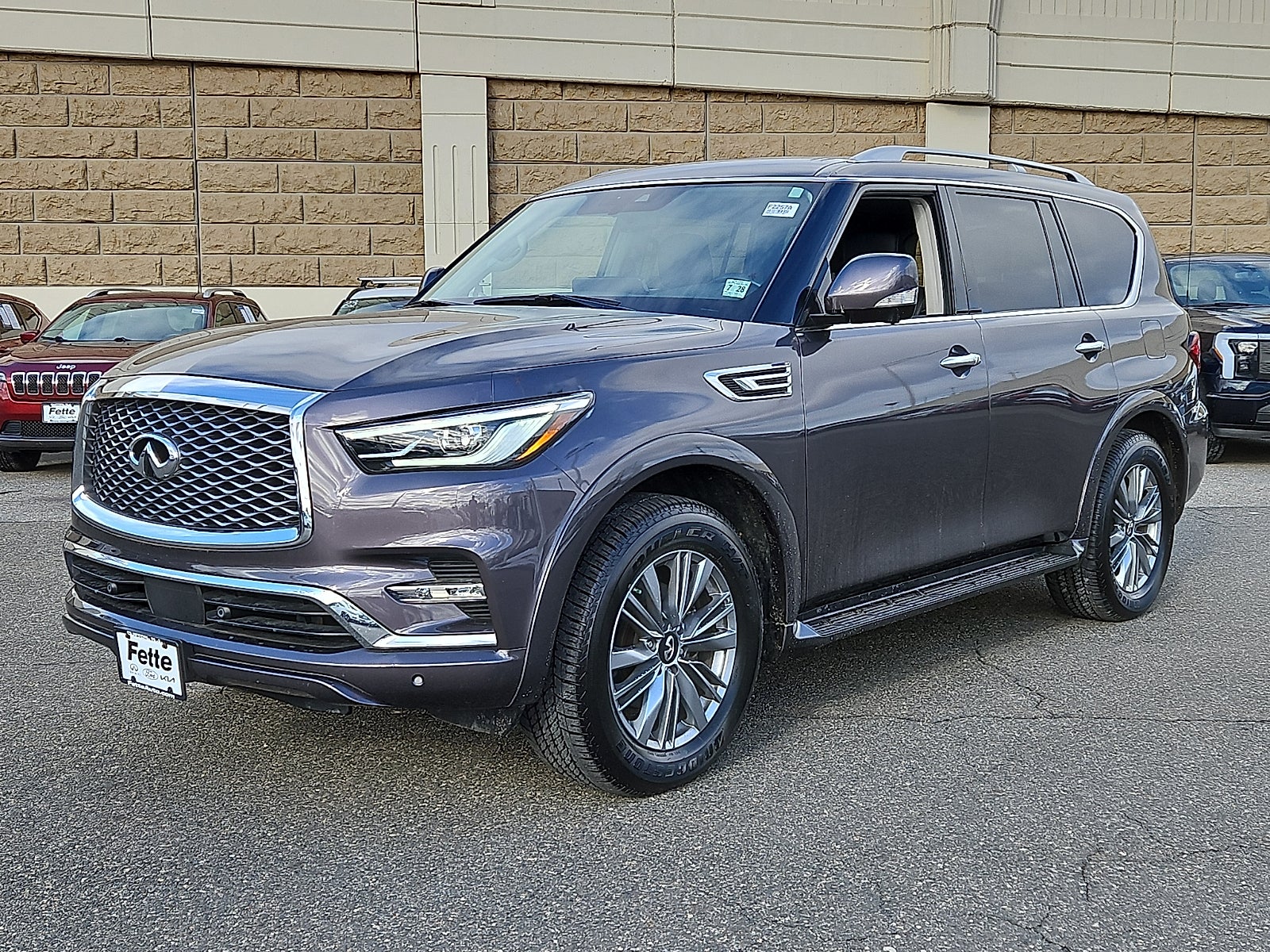 2023 INFINITI QX80 LUXE