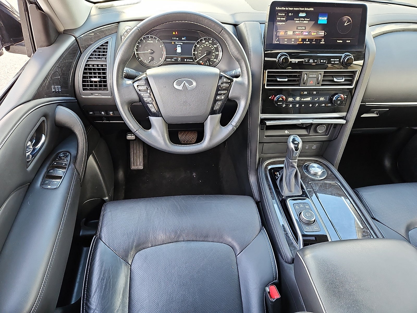 2023 INFINITI QX80 LUXE