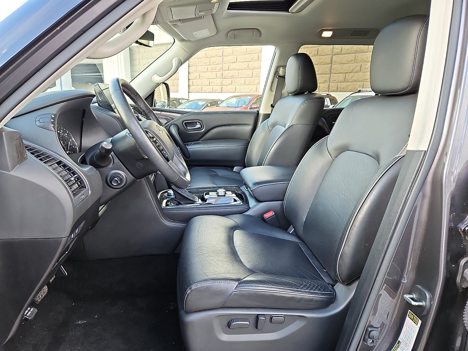 2023 INFINITI QX80 LUXE