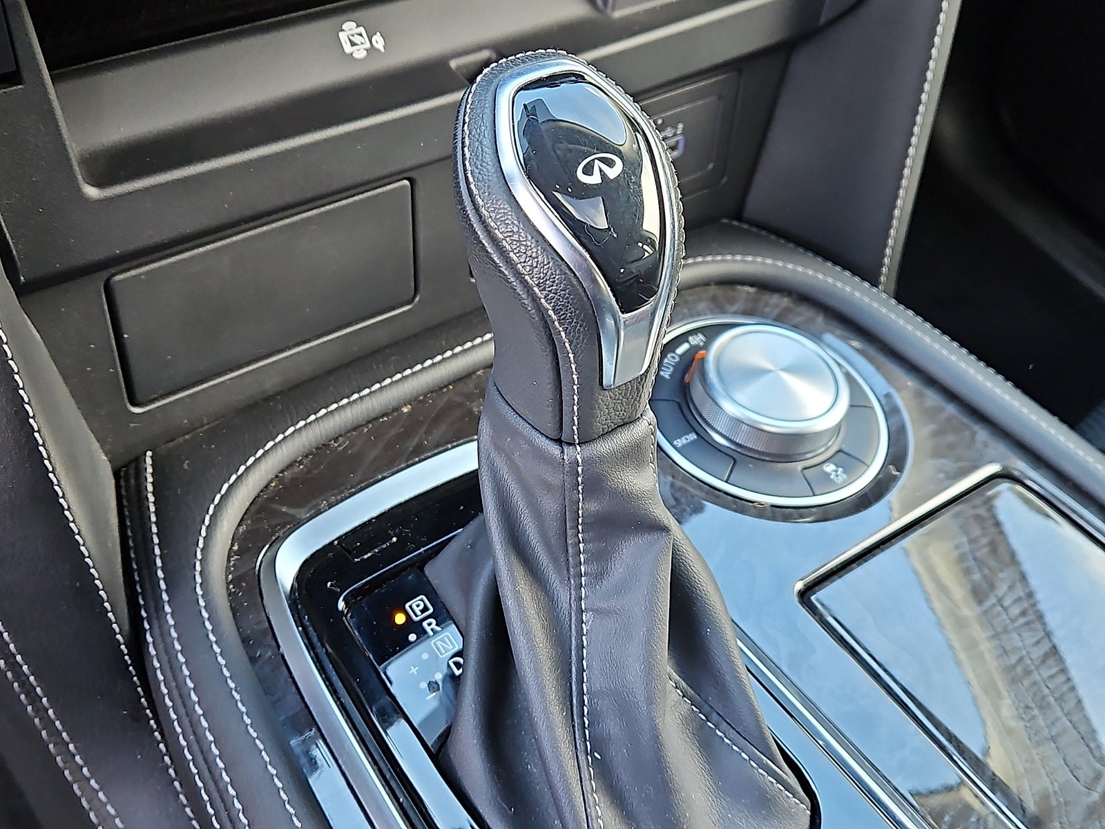 2023 INFINITI QX80 LUXE