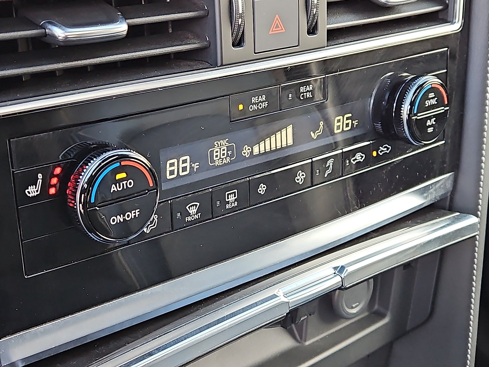 2023 INFINITI QX80 LUXE