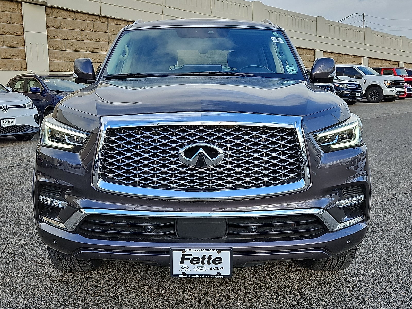 2023 INFINITI QX80 LUXE