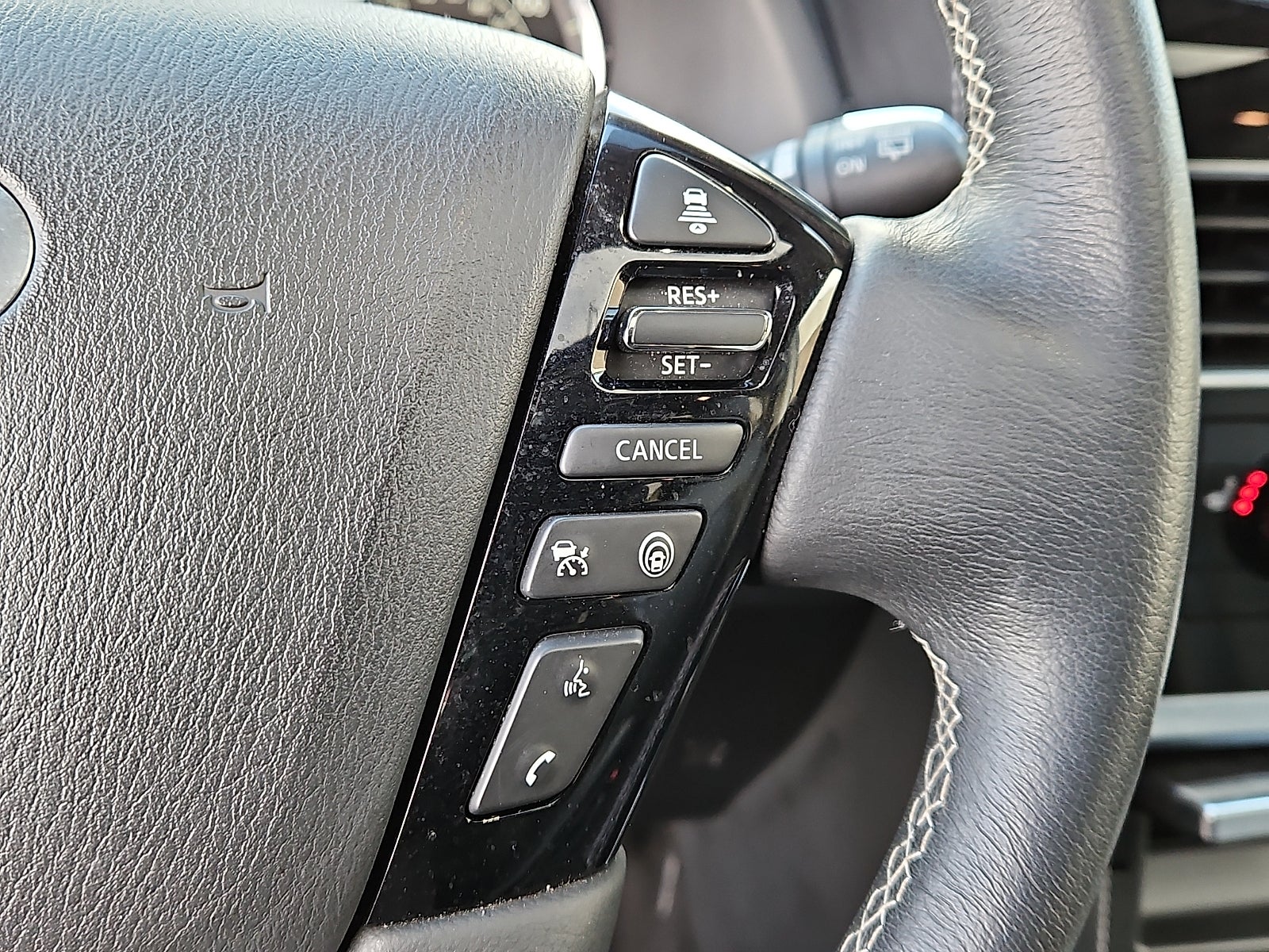 2023 INFINITI QX80 LUXE