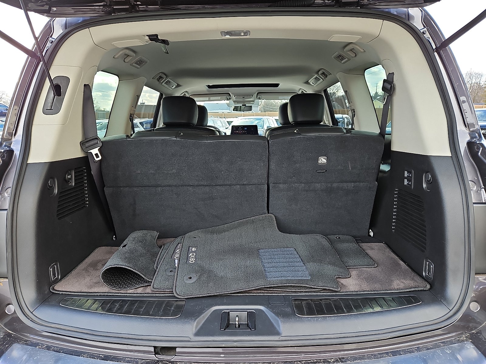 2023 INFINITI QX80 LUXE