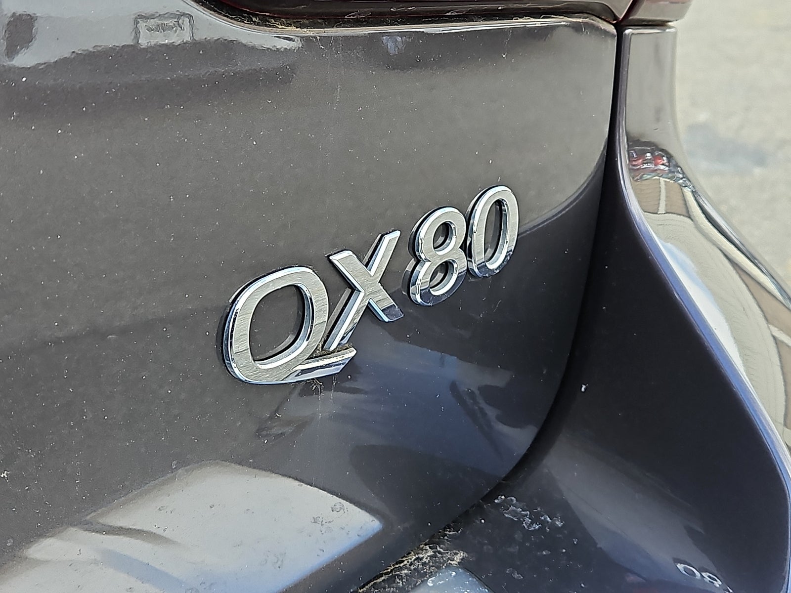 2023 INFINITI QX80 LUXE