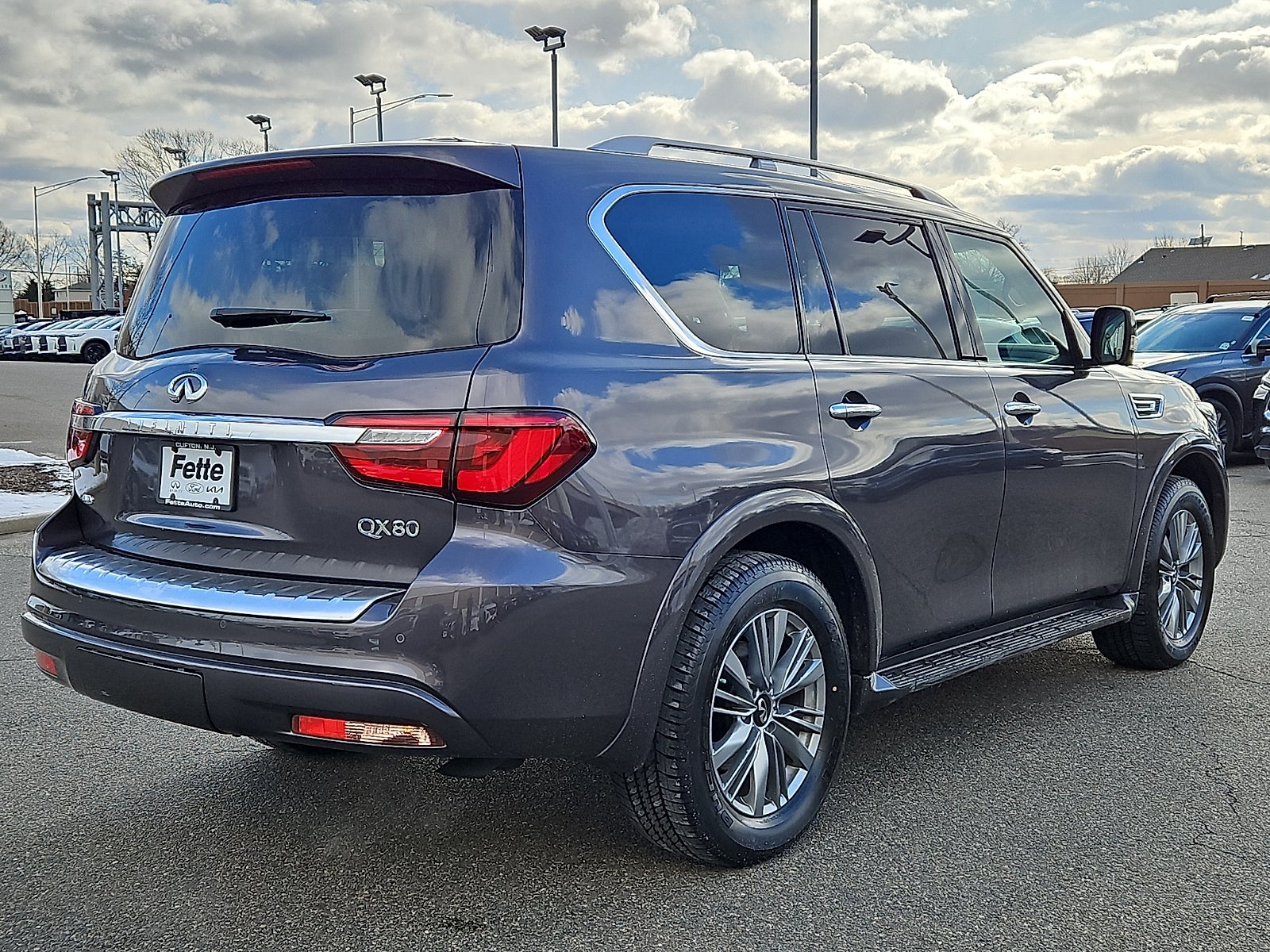 2023 INFINITI QX80 LUXE